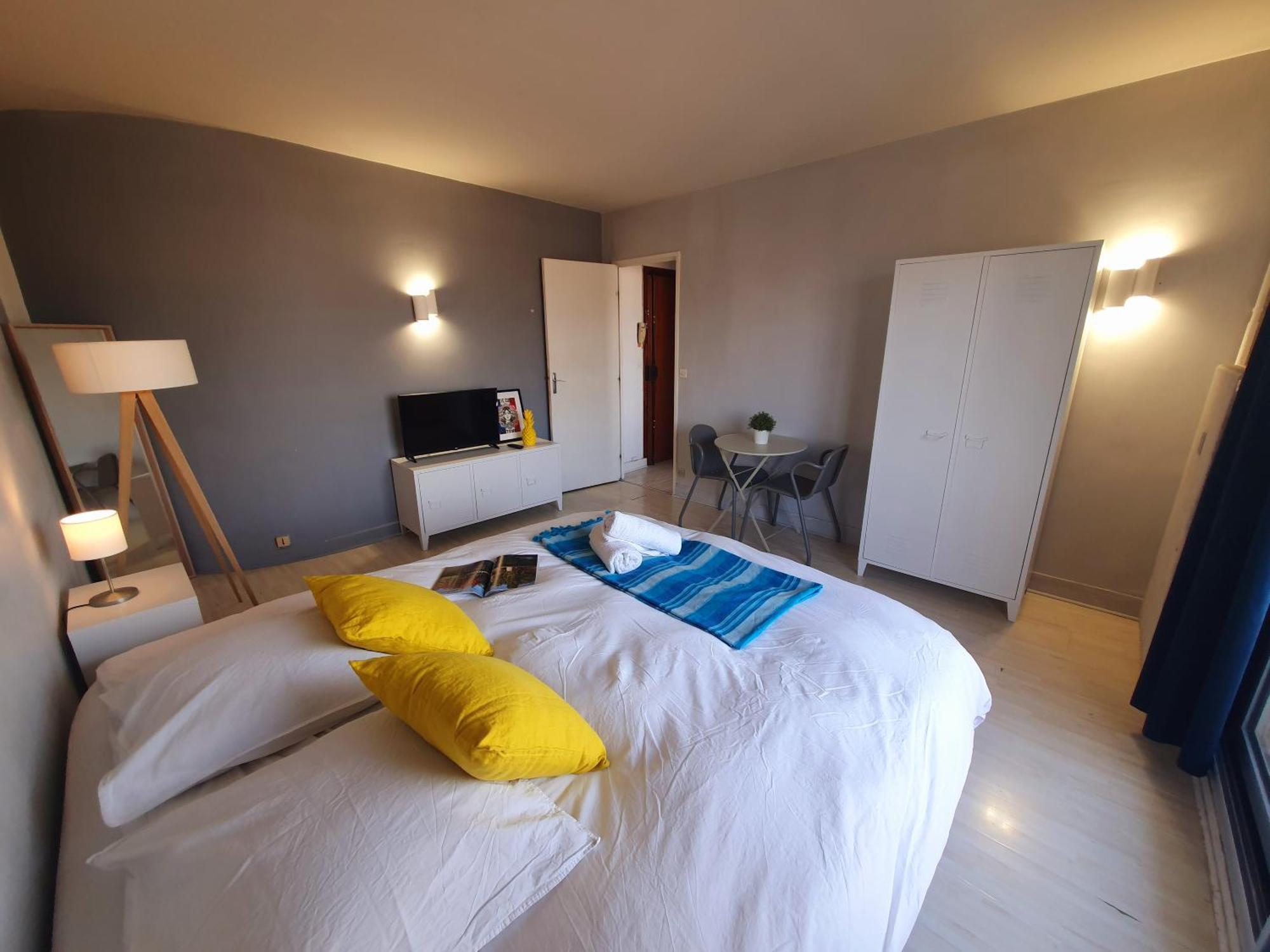Vue Sur Paris Apartment *